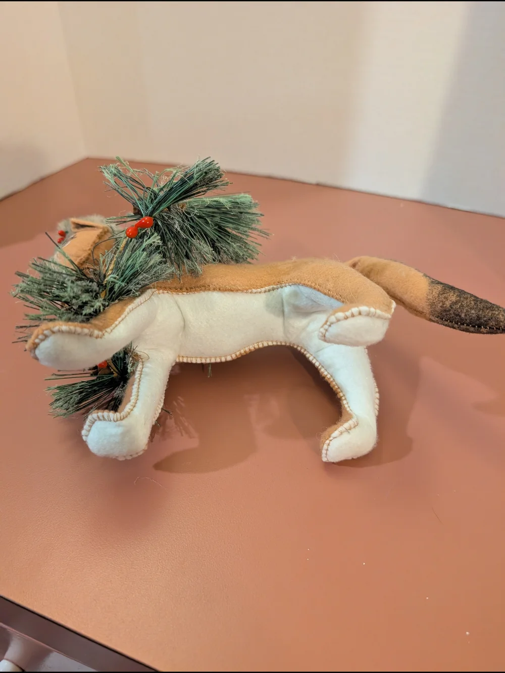 Annalee 2020 8-Inch Rustic Pine Mountain Lion wearing a Santa Hat/Christmas